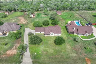 175 Creekwood Dr, Gonzales, TX 78629 - Photo 41