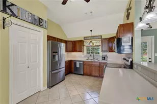 175 Creekwood Dr, Gonzales, TX 78629 - Photo 5