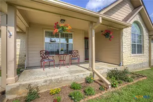 175 Creekwood Dr, Gonzales, TX 78629 - Photo 1