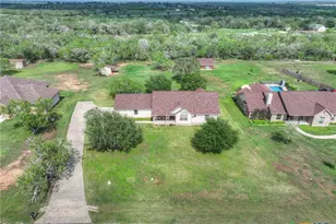 175 Creekwood Dr, Gonzales, TX 78629 - Photo 41