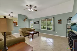 175 Creekwood Dr, Gonzales, TX 78629 - Photo 11