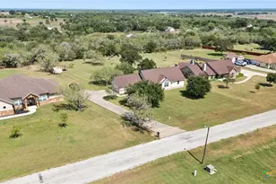 175 Creekwood Dr, Gonzales, TX 78629 - Photo 25