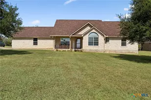175 Creekwood Dr, Gonzales, TX 78629 - Photo 1