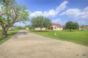 175 Creekwood Dr, Gonzales, TX 78629 - Photo 5