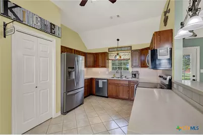 175 Creekwood Drive, Gonzales, TX 78629 - Photo 5