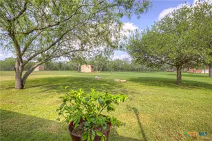 175 Creekwood Dr, Gonzales, TX 78629 - Photo 33