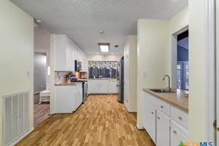 403 Alamogordo Dr, Victoria, TX 77904 - Photo 29