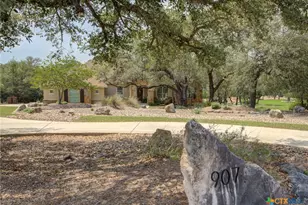 907 Shady Hollow, New Braunfels, TX 78132 - Photo 3