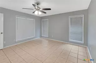 405 Roanoke Dr, Victoria, TX 77904 - Photo 13