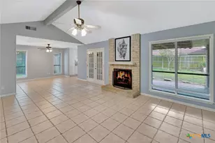 405 Roanoke Dr, Victoria, TX 77904 - Photo 3
