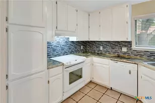 405 Roanoke Dr, Victoria, TX 77904 - Photo 7