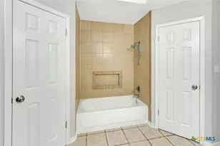 405 Roanoke Dr, Victoria, TX 77904 - Photo 15