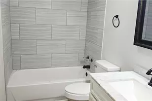 1801 Pleasant Green Dr, Victoria, TX 77905 - Photo 9