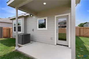890 Farmhouse Trl, New Braunfels, TX 78130 - Photo 5