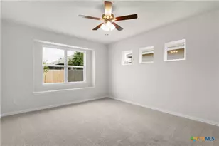 890 Farmhouse Trl, New Braunfels, TX 78130 - Photo 5