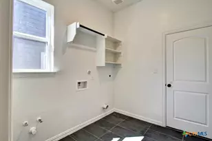 1227 Casetta Run, New Braunfels, TX 78130 - Photo 5
