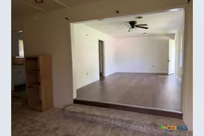 1102 N Houston, Cameron, TX 76520 - Photo 3