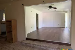 1102 N Houston, Cameron, TX 76520 - Photo 3