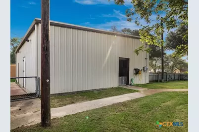 906 Mead Road, Victoria, TX 77904 - Photo 3