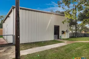 906 Mead Rd, Victoria, TX 77904 - Photo 3