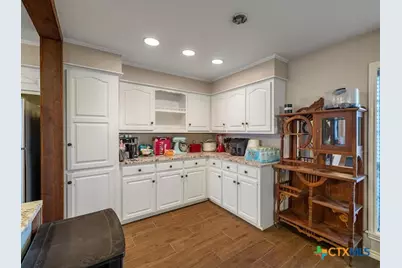 906 Mead Road, Victoria, TX 77904 - Photo 13