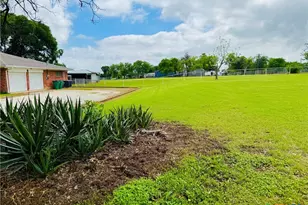 139 College Ave, Oglesby, TX 76561 - Photo 13