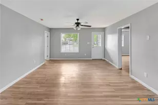 2005 Navidad St, Victoria, TX 77901 - Photo 9