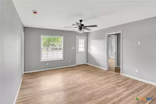 2005 Navidad St, Victoria, TX 77901 - Photo 5