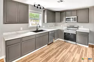 2005 Navidad St, Victoria, TX 77901 - Photo 11