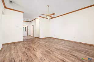 233 Hilltop Dr, Seguin, TX 78155 - Photo 3