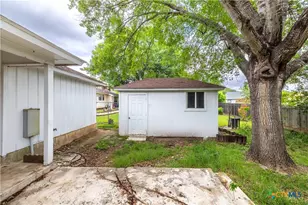 233 Hilltop Dr, Seguin, TX 78155 - Photo 17