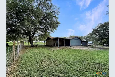 821 S Mill Street, Flatonia, TX 78941 - Photo 17
