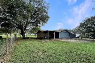 821 S Mill St, Flatonia, TX 78941 - Photo 17