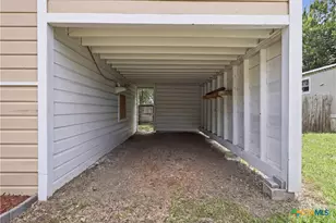 1605 E Mistletoe Ave, Victoria, TX 77901 - Photo 3