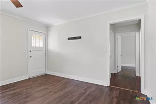 1605 E Mistletoe Ave, Victoria, TX 77901 - Photo 13