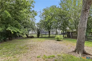 1605 E Mistletoe Ave, Victoria, TX 77901 - Photo 19