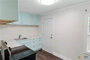 1605 E Mistletoe Ave, Victoria, TX 77901 - Photo 7