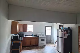 706 Mathew, Yoakum, TX 77995 - Photo 5