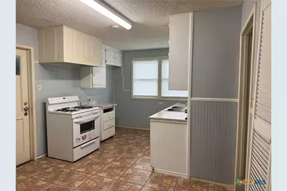 1604 E Mistletoe Avenue, Victoria, TX 77901 - Photo 5