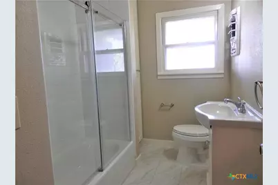 555 N Union Avenue, New Braunfels, TX 78130 - Photo 21