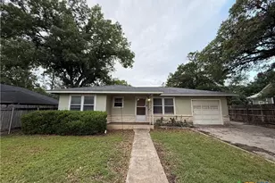 555 N Union Ave, New Braunfels, TX 78130 - Photo 1
