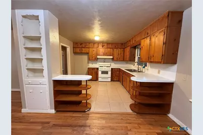 555 N Union Avenue, New Braunfels, TX 78130 - Photo 5