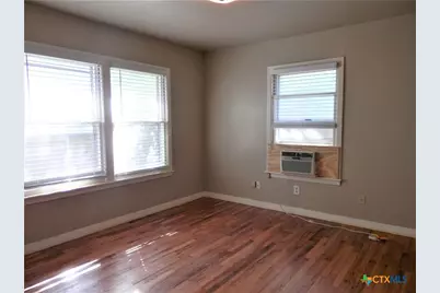 555 N Union Avenue, New Braunfels, TX 78130 - Photo 17