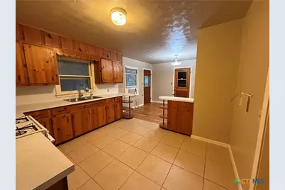 555 N Union Avenue, New Braunfels, TX 78130 - Photo 7