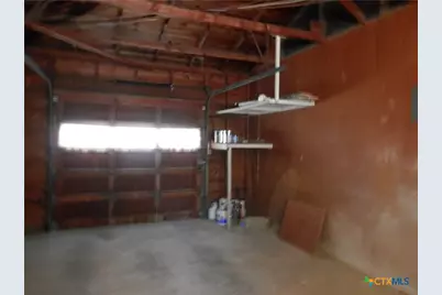 555 N Union Avenue, New Braunfels, TX 78130 - Photo 25