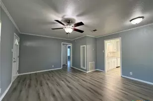 113 Bonham St, Port Lavaca, TX 77979 - Photo 7