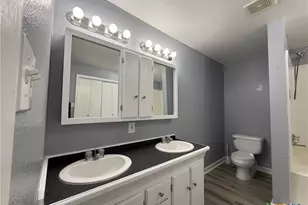 113 Bonham St, Port Lavaca, TX 77979 - Photo 21