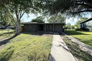 113 Bonham St, Port Lavaca, TX 77979 - Photo 1