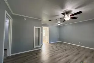 113 Bonham St, Port Lavaca, TX 77979 - Photo 5