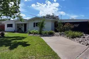 2221 McPherson Dr, Port Lavaca, TX 77979 - Photo 1
